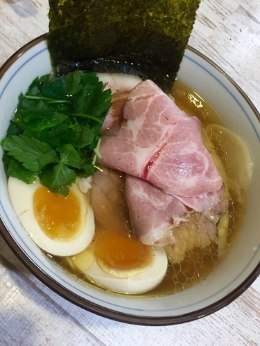 「【気まぐれ限定】丸鶏と羅臼昆布の中華そば ￥900」@中華そば 四つ葉の写真