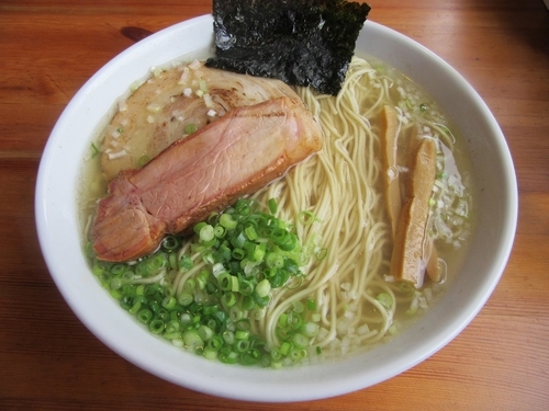 「鶏支那蕎麦・塩（７００円）＋チャーシュー＋大盛」@喜乃壺の写真