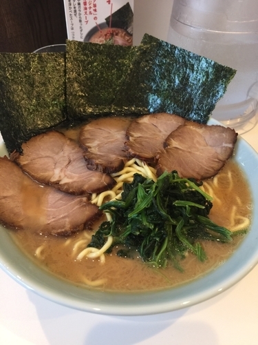 「美咲家ラーメン大盛チャーシュー増し1050円、硬め濃いめ」@ラーメンみさきやの写真