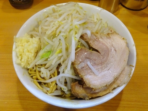 「カリードクロ（930円）ニンニク」@ラーメン二郎 八王子野猿街道店2の写真