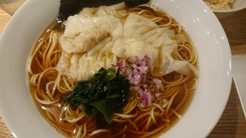 「海老雲呑そば＋鮭と大葉のごはん」@煮干しそば ウメノキスズメの写真