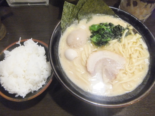 「ラーメン並730円&ランチライス無料&クーポンで味玉子無料」@家系ラーメン 壱角家 秋葉原店の写真