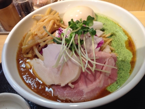 「「限定」トマトグリーンカレーそば + 味玉」@つけ麺 たけもとの写真