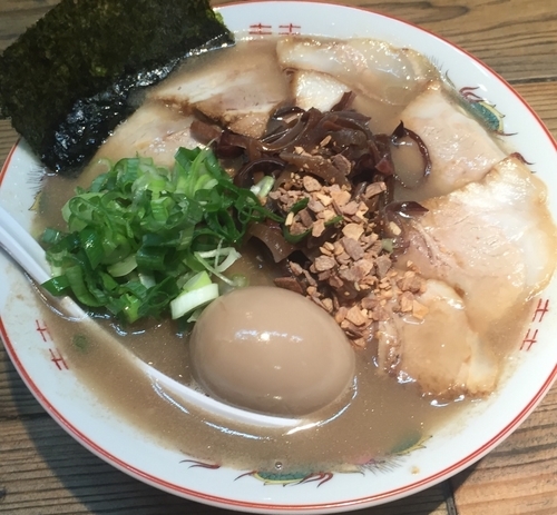 「味玉チャーシューメン(ニンニクチップあり)1050円 替玉150」@熊本玉名ラーメンの写真