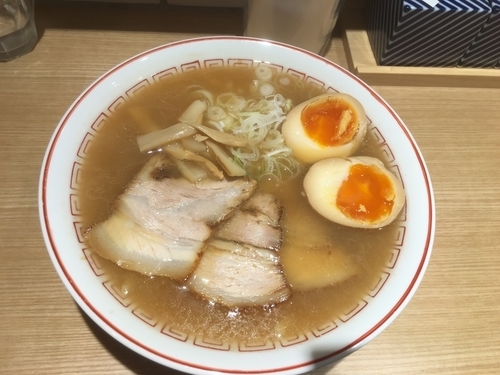 「蔵出し醤油らーめん650円、蔵出し煮玉子100円」@きたかた食堂の写真
