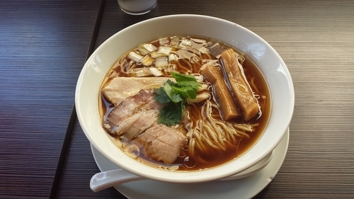 「醤油らぁめん(鶏スープ)750円」@らぁめん屋 カネキッチンの写真