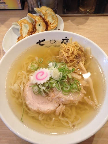「生姜らーめん 餃子3個(250円)」@しょうがラーメン七の庫の写真