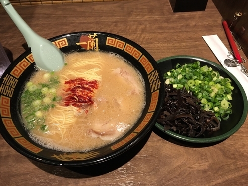 「ラーメン キクラゲ 青ネギ」@一蘭 千葉出洲港店の写真