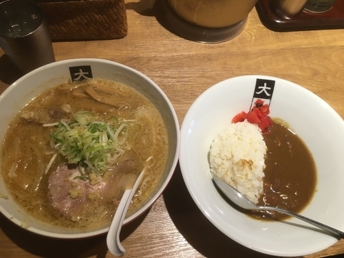 「味噌ラーメン790円、ミニカレー300円」@大島の写真