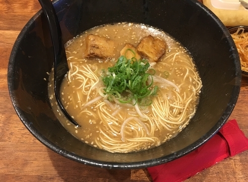 「醤油豚骨らーめん」@らー麺 雄 摂津店の写真