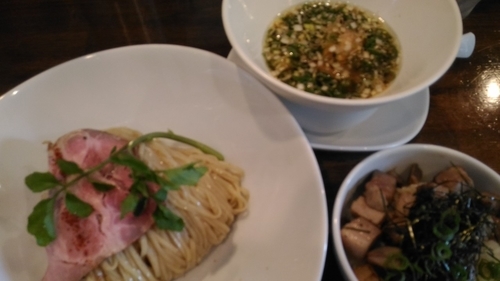 「醤油つけそば＋小さい肉ご飯」@創作麺工房 鳴龍の写真