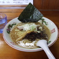 ホームランら～めん（豚骨醤油）