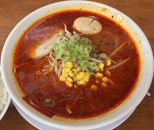 「辛味噌ラーメン＋煮玉子（税別￥709＋￥108）」@ラーメンばんだい 善部町店の写真