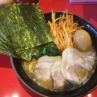 らーめん680円、全部のせ400円（海苔、味玉、白髪葱、チャーシ