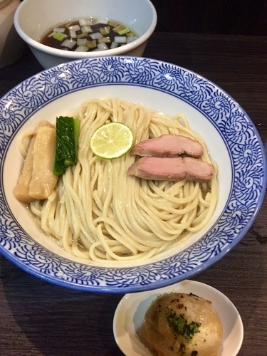 「【nijiの日限定】鰹と鴨の淡麗つけ麺 味玉付 ￥980」@麺処 ほん田 nijiの写真