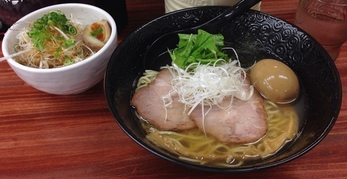 「鯵と鶏の塩ラーメン＋味玉＋ネギごはん」@麺や 睡蓮の写真