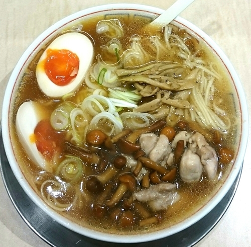 「稲庭中華そば(醤油) 半熟味付け玉子」@食堂 七彩の写真