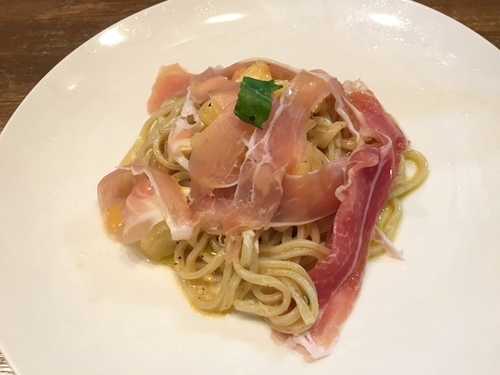 「「気まぐれ限定」桃と生ハムのガドリング式」@ラーメンアキラの写真