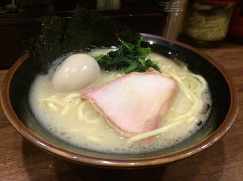 「塩味玉ラーメン 780円」@大岡家の写真