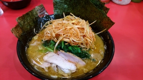 「中盛り　辛ネギ　のり」@家系総本山 ラーメン吉村家の写真