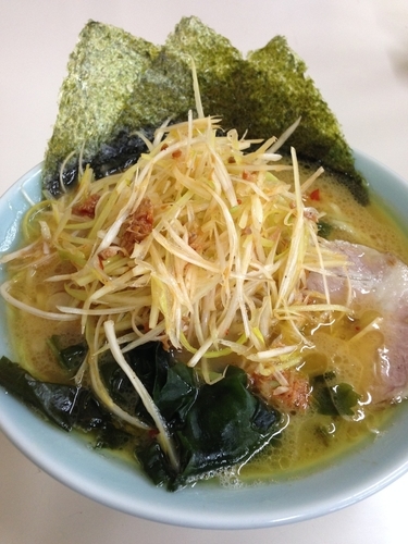 「ネギラーメン800円」@笑苑の写真