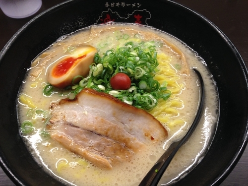 「塩とんこつラーメン(大盛り)」@楽喜 ど真ん中店の写真