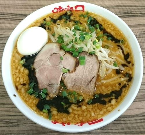 「味噌らーめん味玉入り」@味噌屋八郎商店 新宿店の写真