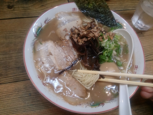 「味玉ラーメン（ニンニクチップあり）」@熊本玉名ラーメンの写真