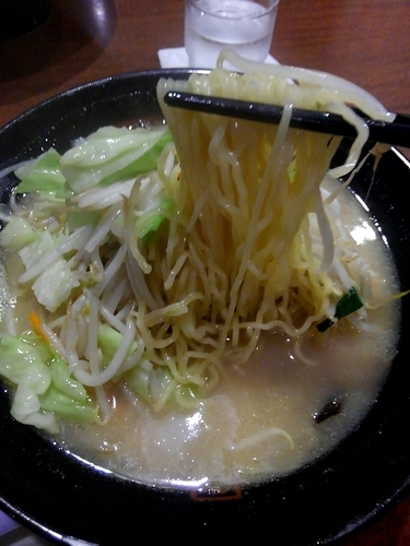 「塩野菜・黒・大盛」@ラーメン&らーめん 一代元 加須三俣店の写真