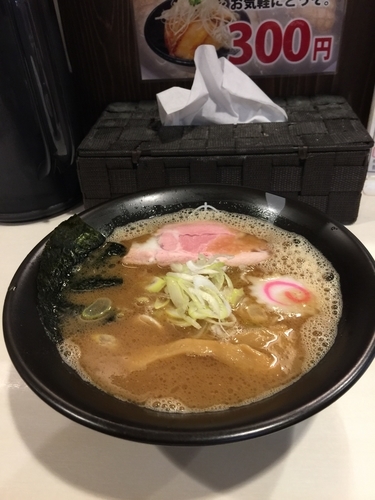「月曜日 ラーメン小 魚だし強調スープ」@麺屋 侍の写真
