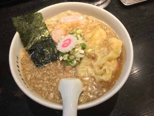 「中華そば塩(背脂多め) + エビわんたん」@江戸前煮干中華そば きみはん 五反田店の写真