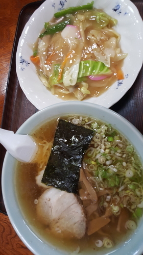 「らーめん＋半中華丼」@玉米家の写真