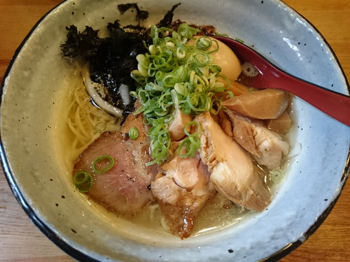 「帆立とキノコの潮ラーメン 全部のせ」@麺場voyageの写真