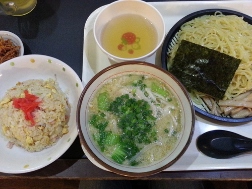 「豚骨つけ麺&半チャーハン」@ラーメン明日香 勝田台店の写真