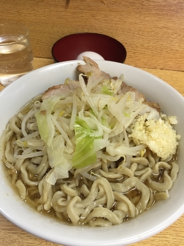 「小 野菜少なめ 生卵 ニンニク」@ラーメン二郎 環七新新代田店の写真