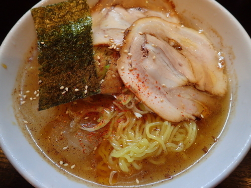 「冷やしラーメン 醤油＋サービス餃子」@宗家一条流 八代目直系 がんこラーメン 町屋店の写真