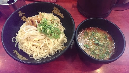 「冷やしざる辛いゴマ仕立て、替え玉W」@とんこつラーメン 博多風龍 渋谷店の写真