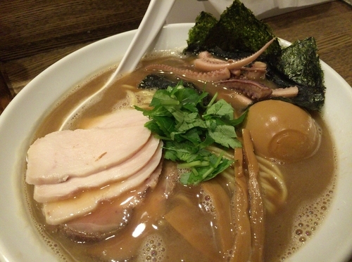 「特製烏賊干鶏白湯醤油そば 1050円」@新橋 纏の写真