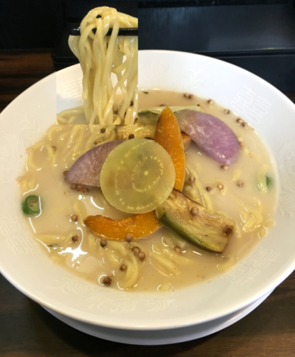 「9~10月限定　トムカーガイ風ラーメン 900円」@稲荷屋の写真