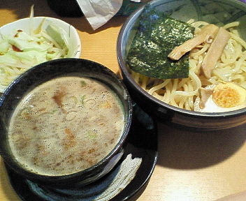 「豚骨魚介つけめん　７３０円」@焦がしねぎらーめん 葱次郎 大宮西口店の写真