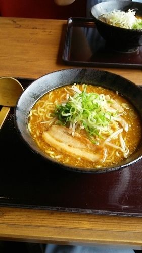 「赤味噌ラーメン　大盛無料　670円」@伝丸 焼津小川店の写真