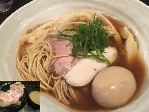 「【限定】鯵煮干と宗田節の醤油そば750円、マリ姉250円」@まぜそば 一心不乱の写真