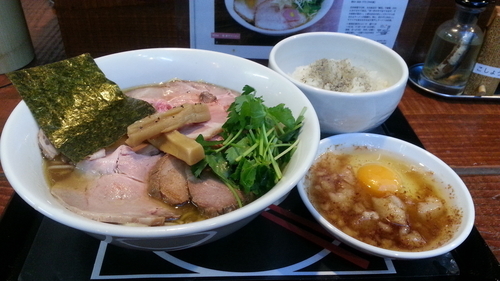 「チャーシュー煮干しラーメン+大盛り+他」@ラーメン愉悦処 似星 2号店の写真