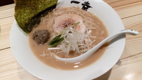 「煮干豚そば（790円）+トリュフ煮干ーる（200円）」@下北沢 一幸の写真