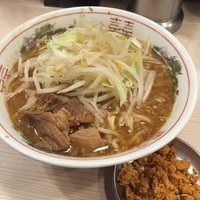 醤油ラーメン　650円（大盛・野菜増量・魔法のひき肉）