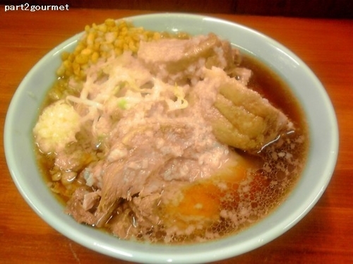 「ラーメン(並)+豚(２枚) (910円)」@ラーメン やまや 本店の写真