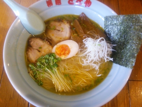 「しおととやホット（硬め、豚バージョン）＋替え玉」@柳麺 ととやの写真