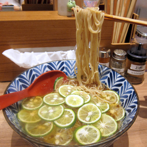 「神山すだちの冷かけ 800円」@ソラノイロ NIPPONの写真