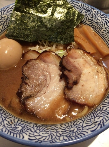 「特製濃厚魚介ら〜めん」@豚骨一燈の写真