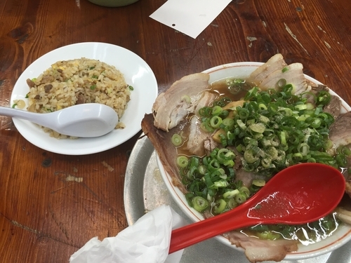 「Bラーメンとチャーハン」@神戸ラーメン 第一旭 三宮本店の写真